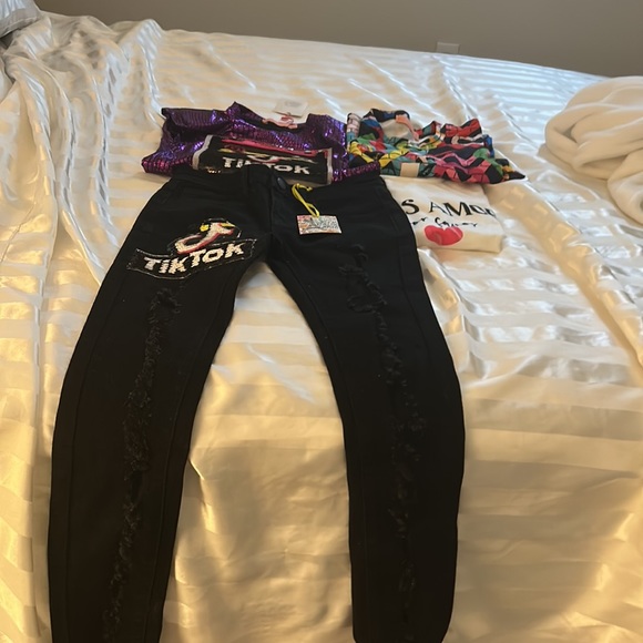 Girls Tick Tok Outfit NWT - Picture 3 of 4